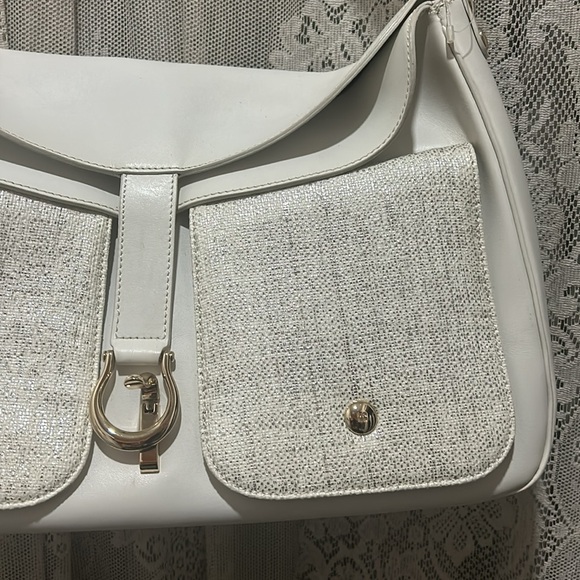 KATE SPADE-NWOT! BEAUTIFUL WHITE LEATHER W/SILVER GLITTERY ACCENT-CLEAN INSIDE! - Picture 3 of 10